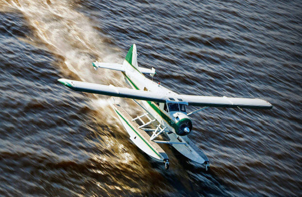 Landing our Beaver Floatplane in Crystal Lake, Florida